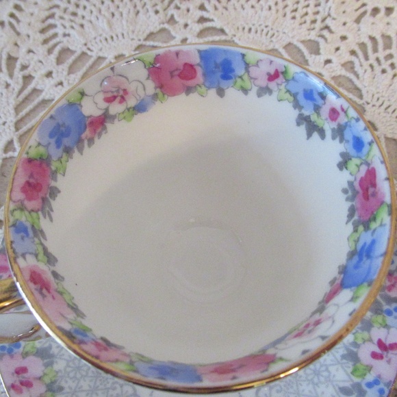 Crown Fine Bone China Cup & Saucer - Picture 3 of 9